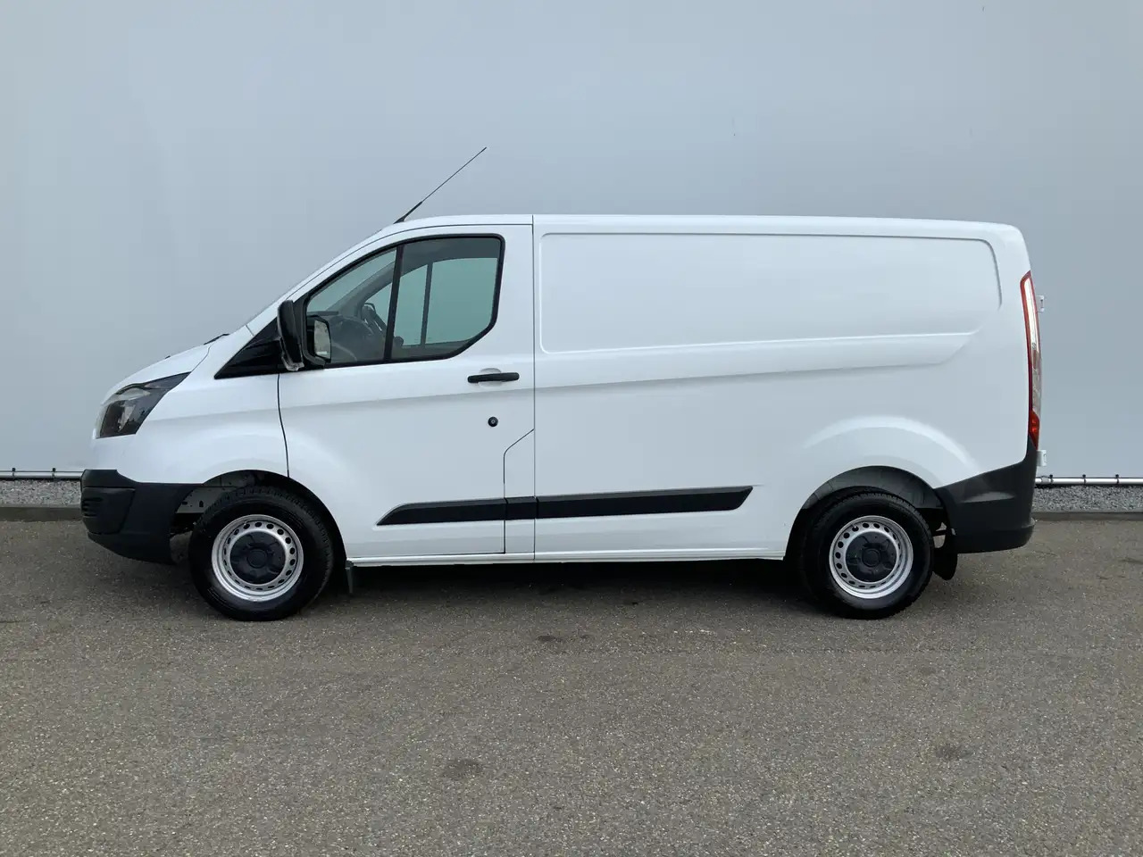 Ford Transit Custom 270 2.2 TDCI L1H1 Economy Edition Airco Cruise 3 Z - 无侧窗厢式货车:图3 Ford Transit Custom 270 2.2 TDCI L1H1 Economy Edition Airco Cruise 3 Z - 无侧窗厢式货车:图3