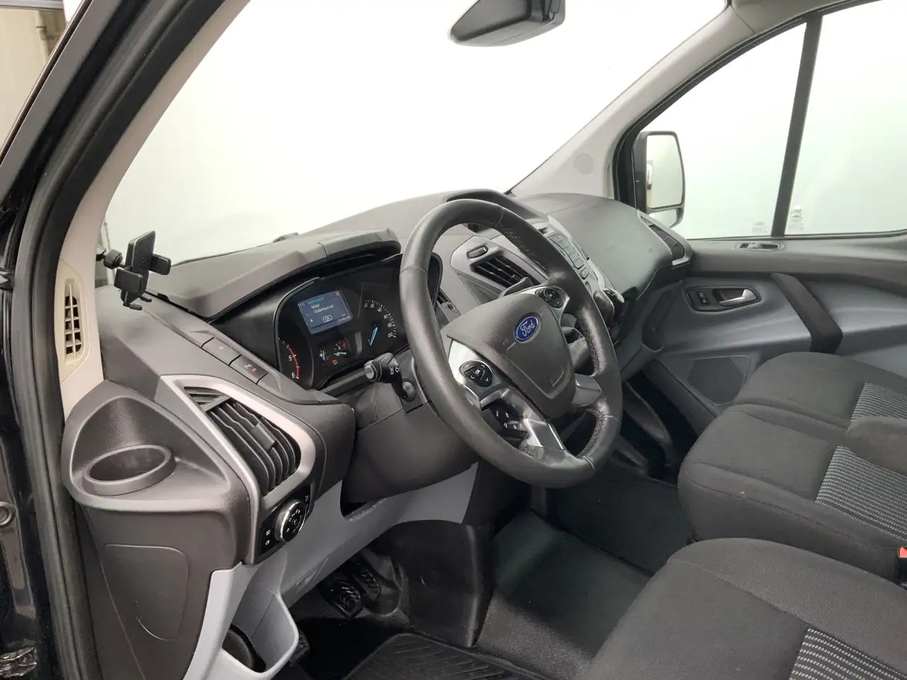 Ford Transit Custom 270 2.2 TDCI L1H1 Trend Airco Cruise 3 Zits Camera - 无侧窗厢式货车:图5 Ford Transit Custom 270 2.2 TDCI L1H1 Trend Airco Cruise 3 Zits Camera - 无侧窗厢式货车:图5