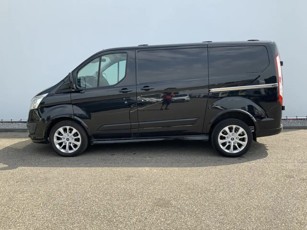 Ford Transit Custom 290 2.2 TDCI L1H1 Sport Airco Cruise 3 Zits Dub Sc - 紧凑型面包车:图3 Ford Transit Custom 290 2.2 TDCI L1H1 Sport Airco Cruise 3 Zits Dub Sc - 紧凑型面包车:图3