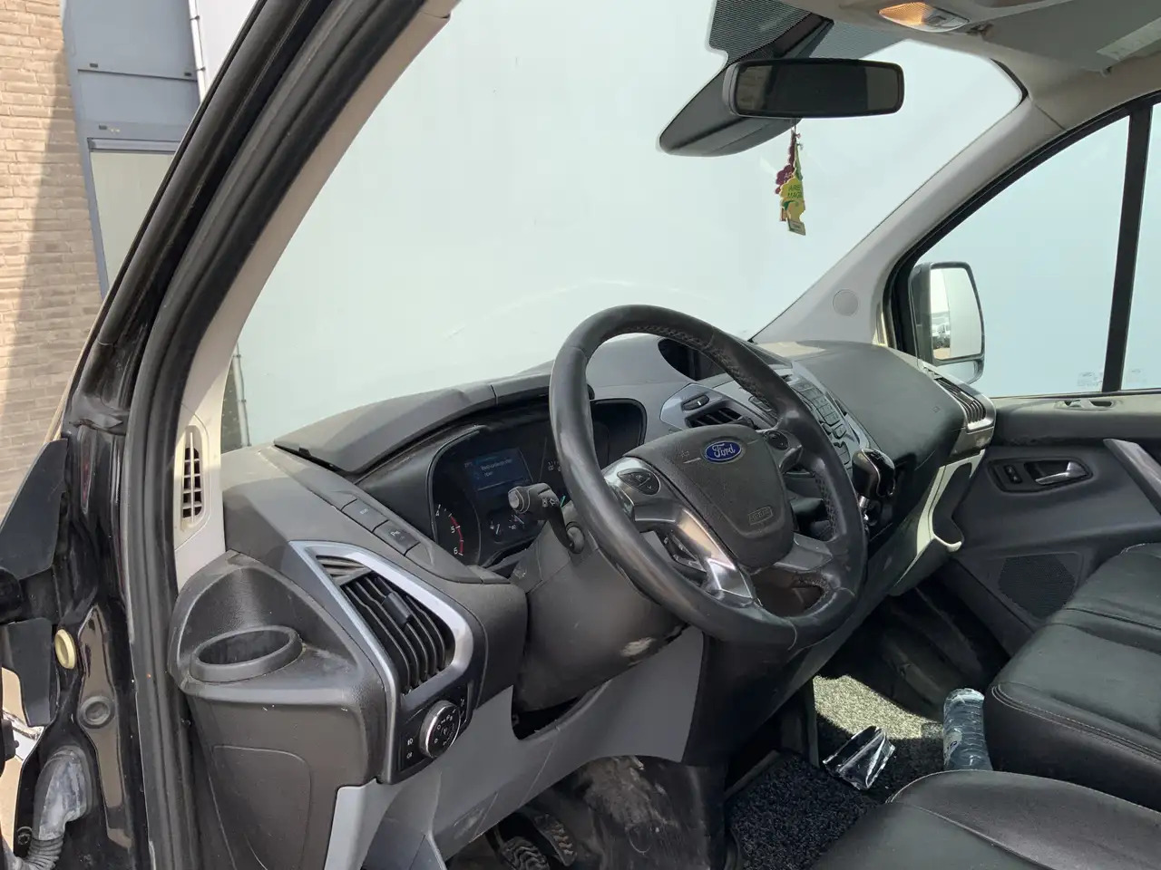Ford Transit Custom 290 2.2 TDCI L1H1 Sport Airco Cruise 3 Zits Dub Sc - 紧凑型面包车:图5 Ford Transit Custom 290 2.2 TDCI L1H1 Sport Airco Cruise 3 Zits Dub Sc - 紧凑型面包车:图5