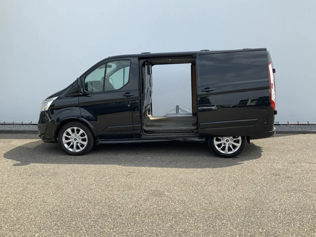 Ford Transit Custom 290 2.2 TDCI L1H1 Sport Airco Cruise 3 Zits Dub Sc - 紧凑型面包车:图4 Ford Transit Custom 290 2.2 TDCI L1H1 Sport Airco Cruise 3 Zits Dub Sc - 紧凑型面包车:图4