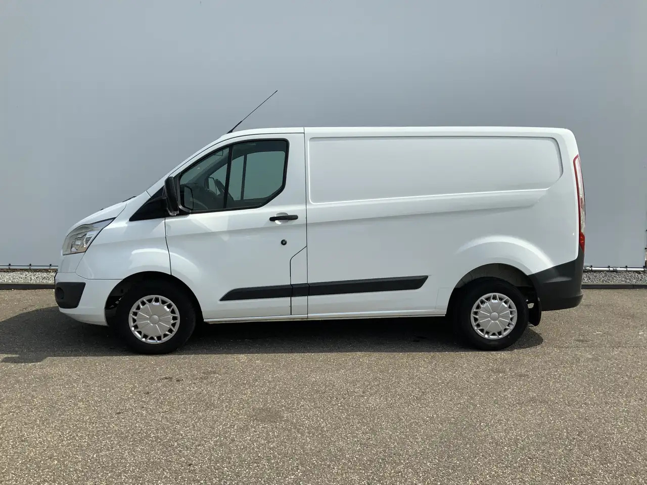 Ford Transit Custom 290 2.2 TDCI L1H2 Trend Airco Cruise 3 Zits Trekha - 紧凑型面包车:图3 Ford Transit Custom 290 2.2 TDCI L1H2 Trend Airco Cruise 3 Zits Trekha - 紧凑型面包车:图3