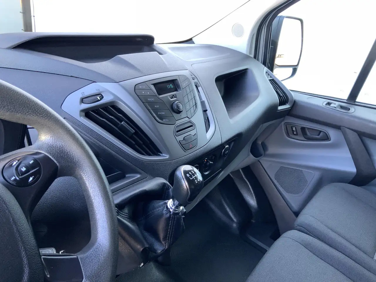 Ford Transit Custom 290 2.2 TDCI L2H1 Economy Edition Airco 3 Zits Tre - 无侧窗厢式货车:图5 Ford Transit Custom 290 2.2 TDCI L2H1 Economy Edition Airco 3 Zits Tre - 无侧窗厢式货车:图5