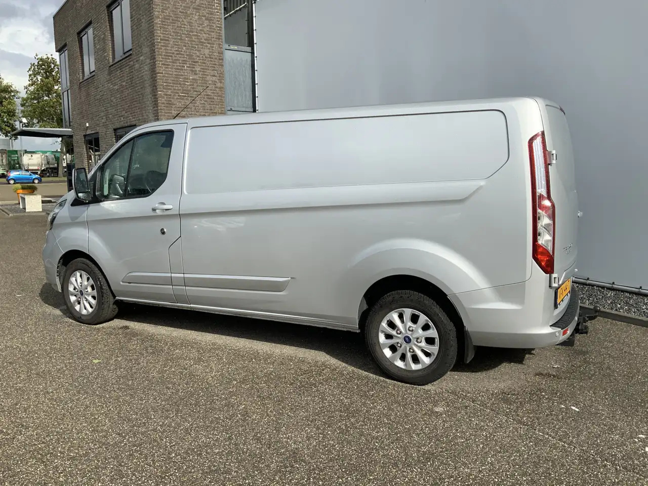 Ford Transit Custom 300 2.0 TDCI L2H2 (MOTOR DEFECT!!) Airco Navi 3 Zi - 无侧窗厢式货车:图3 Ford Transit Custom 300 2.0 TDCI L2H2 (MOTOR DEFECT!!) Airco Navi 3 Zi - 无侧窗厢式货车:图3