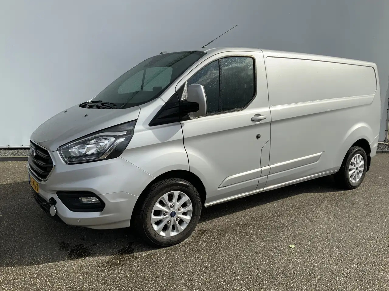 Ford Transit Custom 300 2.0 TDCI L2H2 (MOTOR DEFECT!!) Airco Navi 3 Zi - 无侧窗厢式货车:图1 Ford Transit Custom 300 2.0 TDCI L2H2 (MOTOR DEFECT!!) Airco Navi 3 Zi - 无侧窗厢式货车:图1