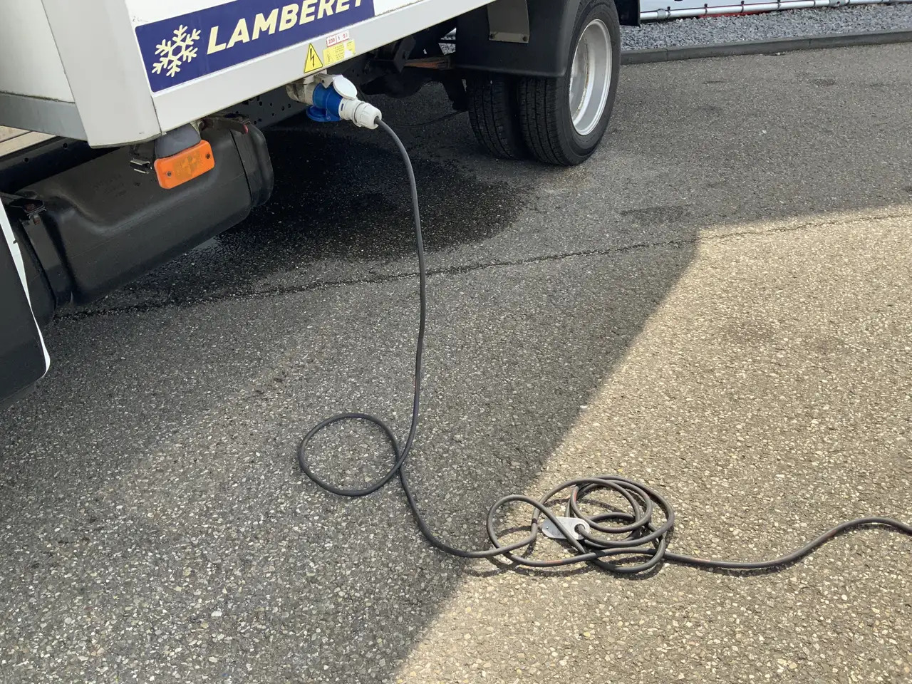 Iveco Daily 35C13 2.3 375 Automaat Koelmeubelbak Deuren Dag&Na - 冷藏货车:图2 Iveco Daily 35C13 2.3 375 Automaat Koelmeubelbak Deuren Dag&Na - 冷藏货车:图2