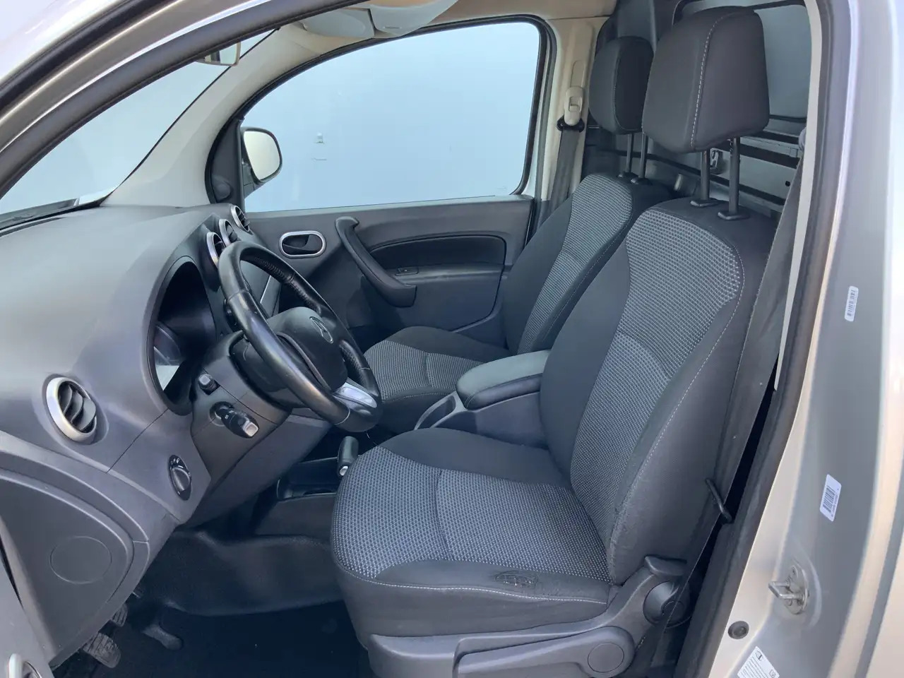 Mercedes-Benz Citan 109 CDI BlueEFFICIENCY Airco Cruise Euro 5 - 紧凑型面包车:图4 Mercedes-Benz Citan 109 CDI BlueEFFICIENCY Airco Cruise Euro 5 - 紧凑型面包车:图4