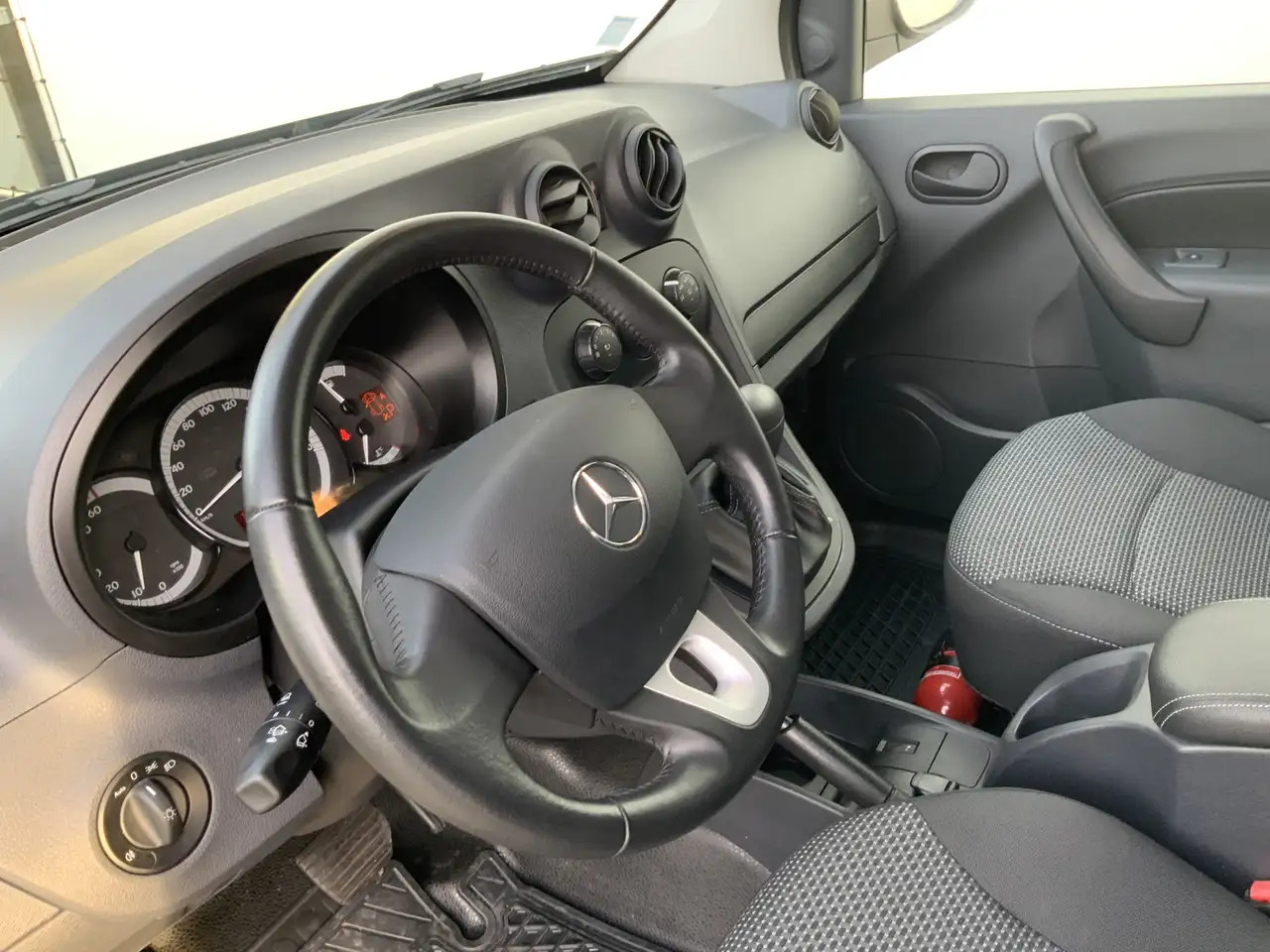 Mercedes-Benz Citan 112 Benzine Automaat Airco Alu Velg Pakeersensoren - 紧凑型面包车:图5 Mercedes-Benz Citan 112 Benzine Automaat Airco Alu Velg Pakeersensoren - 紧凑型面包车:图5
