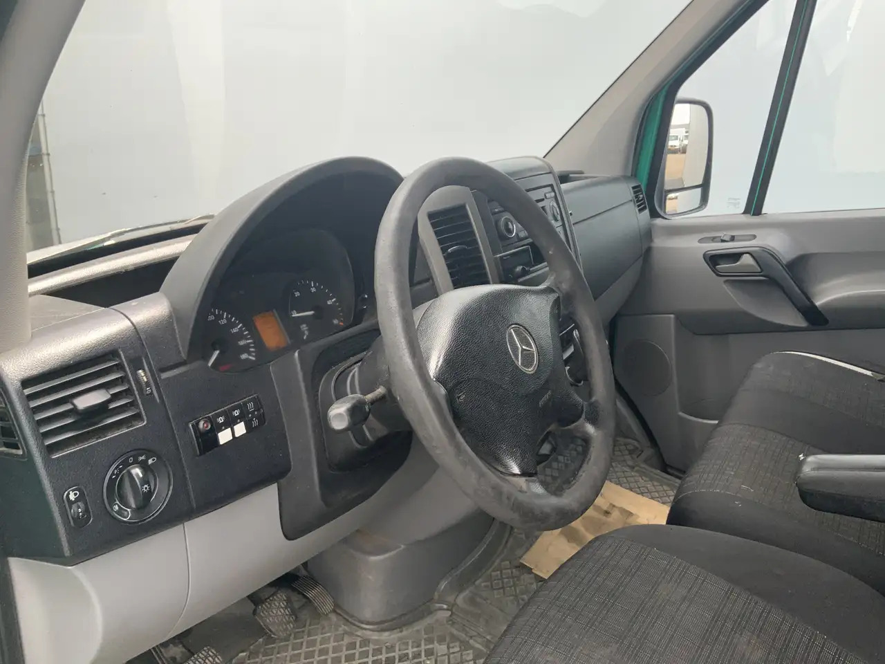 Mercedes-Benz Sprinter 311 2.2 CDI 325 H2 L1 Zits 3 Trekhaak 2800 kg & Op - 紧凑型面包车:图5 Mercedes-Benz Sprinter 311 2.2 CDI 325 H2 L1 Zits 3 Trekhaak 2800 kg & Op - 紧凑型面包车:图5