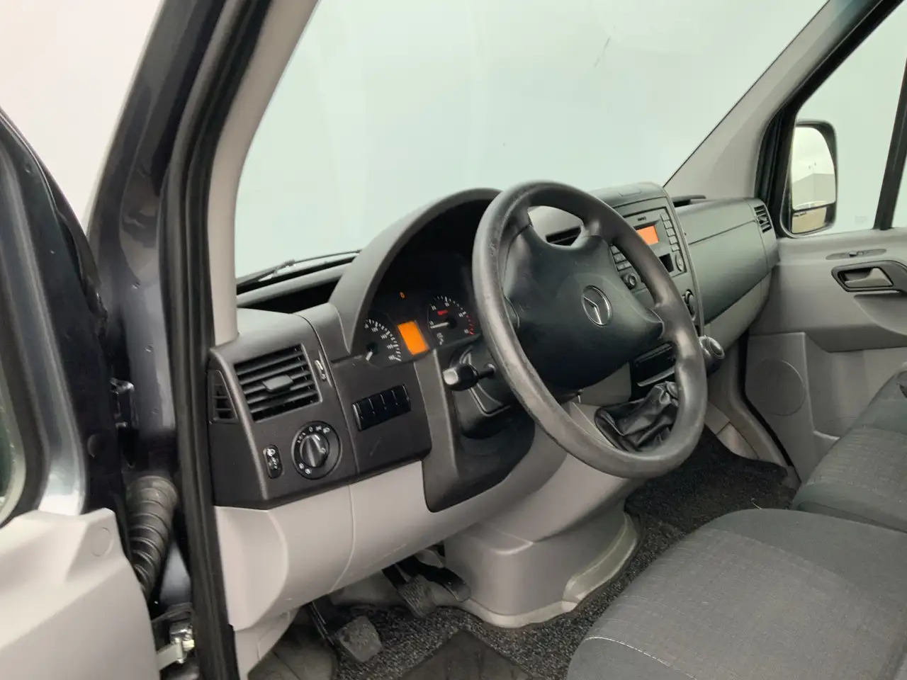 Mercedes-Benz Sprinter 311 2.2 CDI 366 L2H1 Airco 3 Zits Opstap& Trekhaak - 无侧窗厢式货车:图4 Mercedes-Benz Sprinter 311 2.2 CDI 366 L2H1 Airco 3 Zits Opstap& Trekhaak - 无侧窗厢式货车:图4