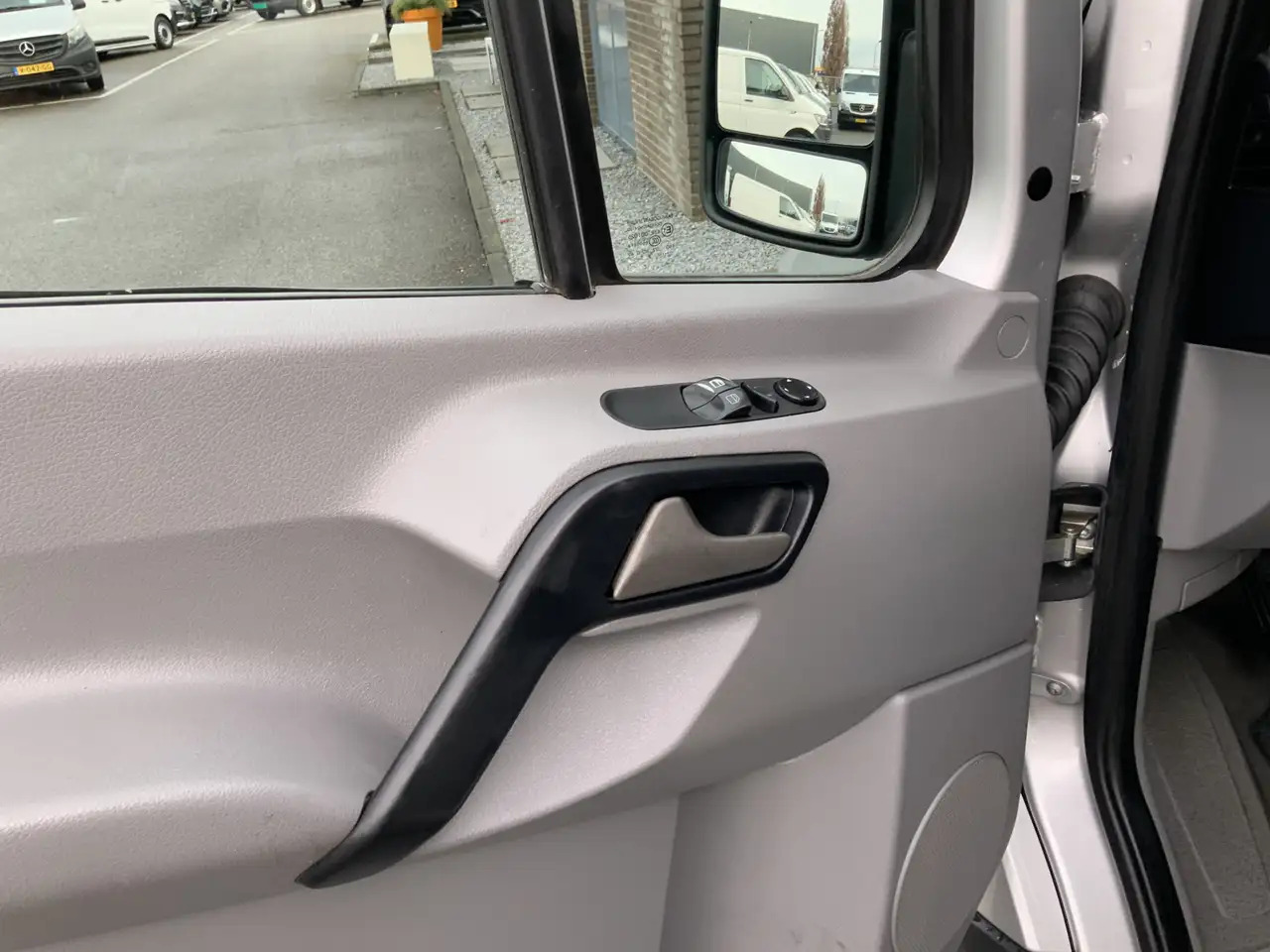 Mercedes-Benz Sprinter 313 2.2 CDI 366 HDAirco Alu Velg Side Bar Trekhaak - 无侧窗厢式货车:图5 Mercedes-Benz Sprinter 313 2.2 CDI 366 HDAirco Alu Velg Side Bar Trekhaak - 无侧窗厢式货车:图5