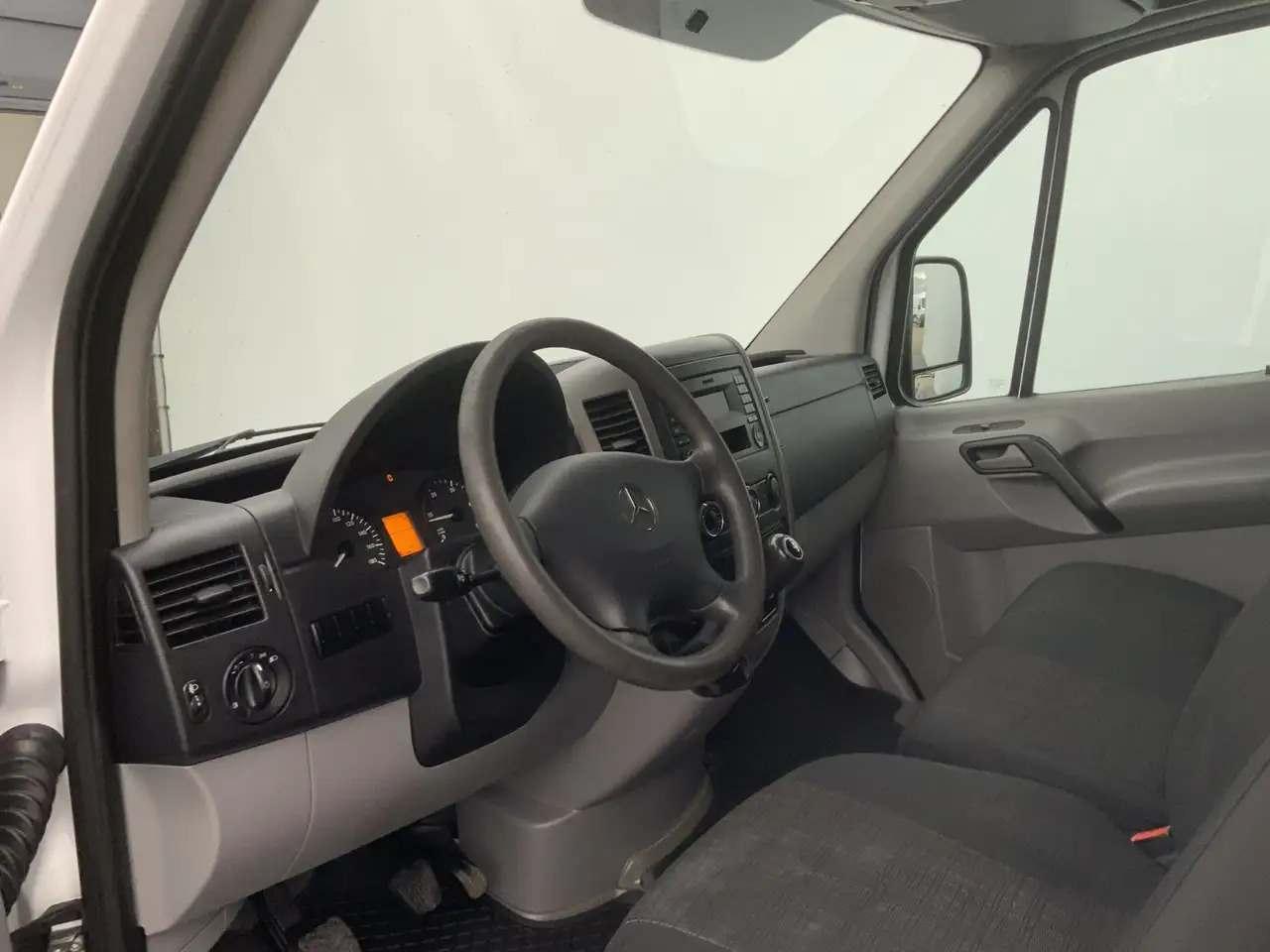 Mercedes-Benz Sprinter 313 2.2 CDI 366 L2H2 Airco 3 Zits Opstap extra Slo - 无侧窗厢式货车:图5 Mercedes-Benz Sprinter 313 2.2 CDI 366 L2H2 Airco 3 Zits Opstap extra Slo - 无侧窗厢式货车:图5