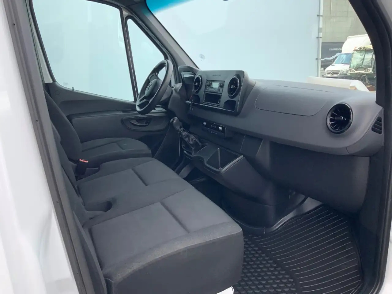 Mercedes-Benz Sprinter 314 2.2 CDI 366 L2H2 Airco 3 Zits Euro 6 - 无侧窗厢式货车:图4 Mercedes-Benz Sprinter 314 2.2 CDI 366 L2H2 Airco 3 Zits Euro 6 - 无侧窗厢式货车:图4