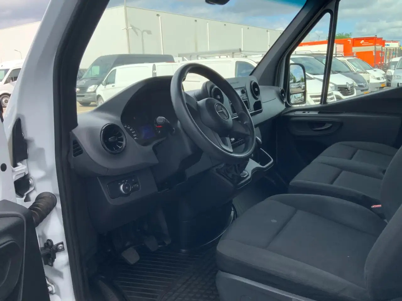 Mercedes-Benz Sprinter 314 2.2 CDI 366 L2H2 Airco 3 Zits Euro 6 - 无侧窗厢式货车:图5 Mercedes-Benz Sprinter 314 2.2 CDI 366 L2H2 Airco 3 Zits Euro 6 - 无侧窗厢式货车:图5
