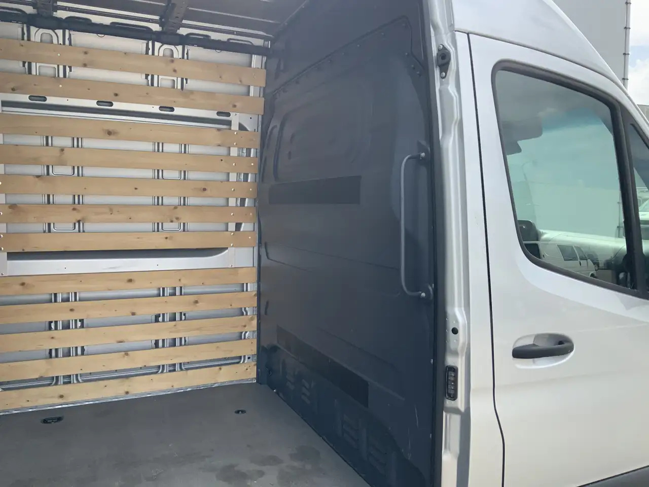 无侧窗厢式货车 Mercedes-Benz Sprinter 315 1.9 CDI L2H2 Automaat 3 Zits Airco Navi Camera：图22