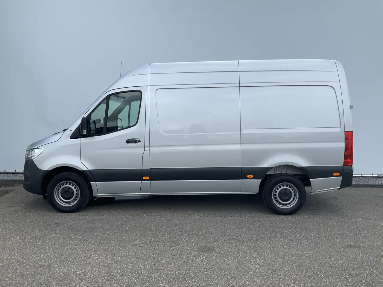 Mercedes-Benz Sprinter 315 1.9 CDI L2H2 Automaat 3 Zits Airco Navi Camera - 无侧窗厢式货车:图2 Mercedes-Benz Sprinter 315 1.9 CDI L2H2 Automaat 3 Zits Airco Navi Camera - 无侧窗厢式货车:图2