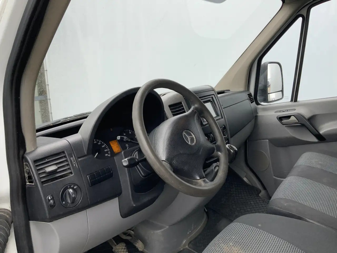 Mercedes-Benz Sprinter 513 2.2 CDI 432 Meubelbak & Deuren 3 Zits Cruise T - 厢式货车:图5 Mercedes-Benz Sprinter 513 2.2 CDI 432 Meubelbak & Deuren 3 Zits Cruise T - 厢式货车:图5