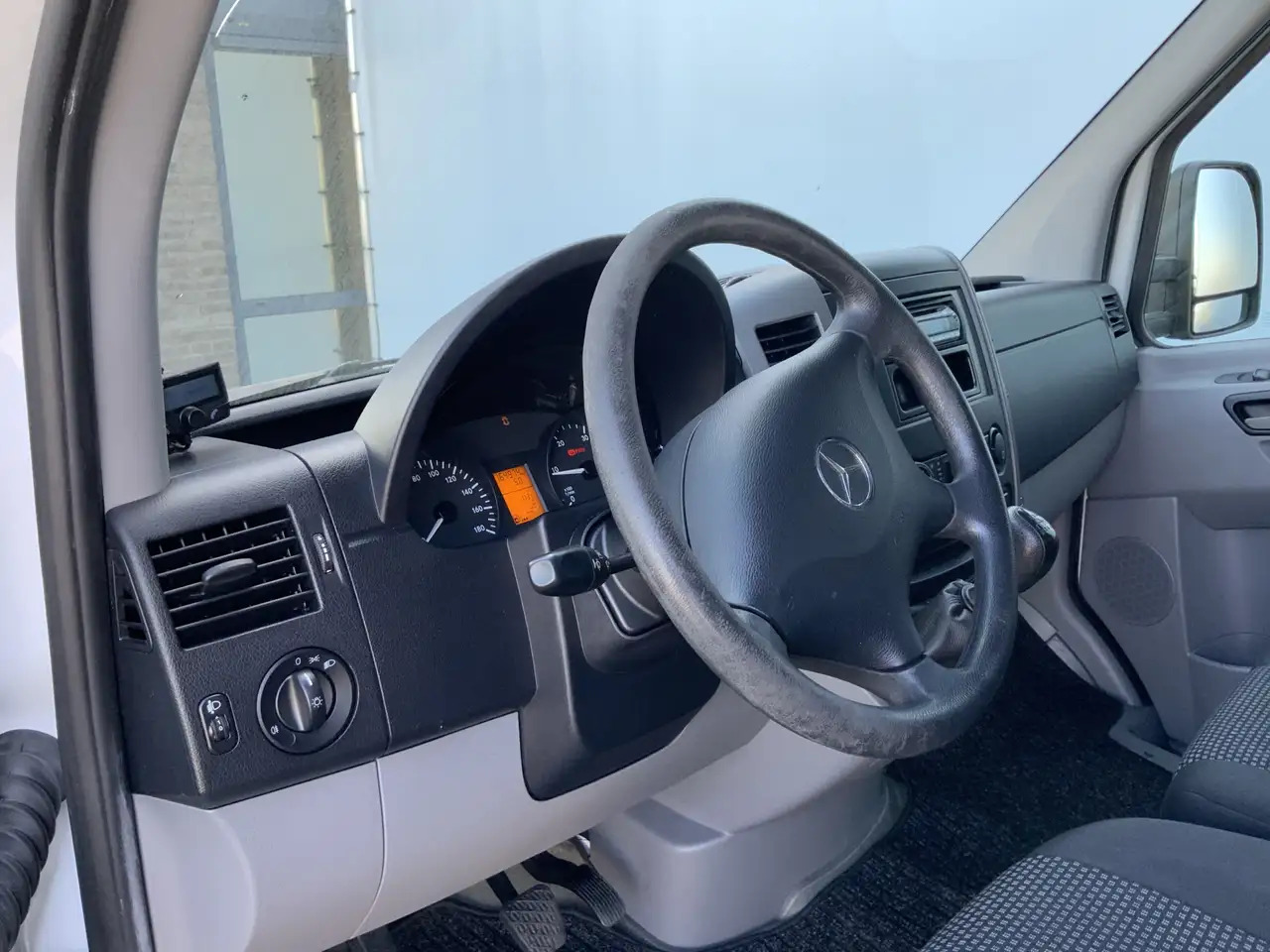 Mercedes-Benz Sprinter 515 2.2 CDI 432 Meubelbak 5,10 MTR.&Deuren Airco 3 - 厢式货车:图5 Mercedes-Benz Sprinter 515 2.2 CDI 432 Meubelbak 5,10 MTR.&Deuren Airco 3 - 厢式货车:图5