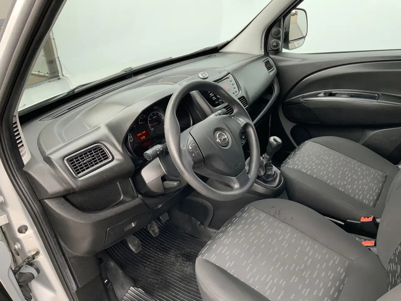 Opel Combo 1.3 CDTi L1H1 Edition Airco Euro 6 - 紧凑型面包车:图5 Opel Combo 1.3 CDTi L1H1 Edition Airco Euro 6 - 紧凑型面包车:图5