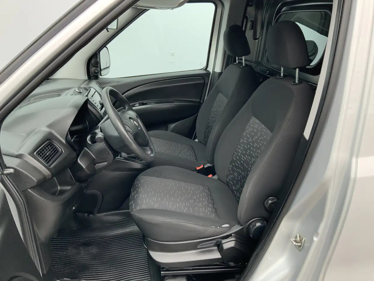 Opel Combo 1.3 CDTi L1H1 Edition Airco Euro 6 - 紧凑型面包车:图4 Opel Combo 1.3 CDTi L1H1 Edition Airco Euro 6 - 紧凑型面包车:图4
