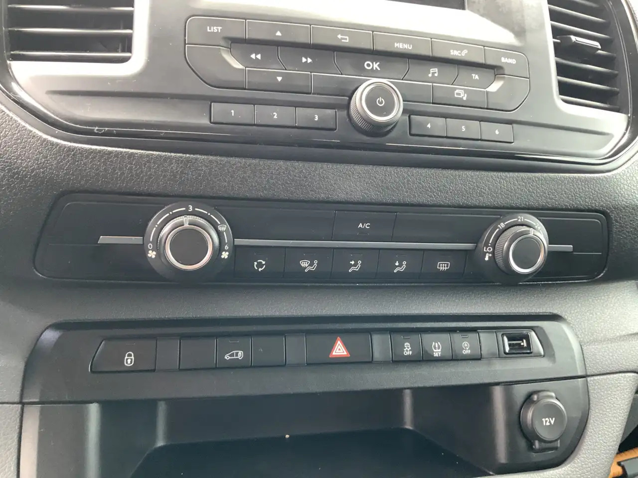 Peugeot Expert 227C 2.0 BlueHDI 150 Premium Pack Airco Cruise Cam - 无侧窗厢式货车:图5 Peugeot Expert 227C 2.0 BlueHDI 150 Premium Pack Airco Cruise Cam - 无侧窗厢式货车:图5