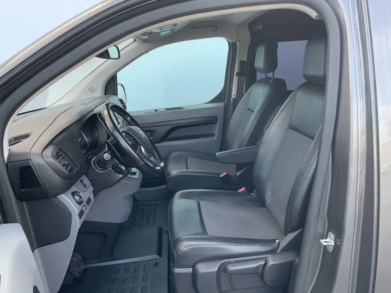 Peugeot Expert 227S 2.0 BlueHD(Koppakking Defect ) 180 Premium Pa - 无侧窗厢式货车:图4 Peugeot Expert 227S 2.0 BlueHD(Koppakking Defect ) 180 Premium Pa - 无侧窗厢式货车:图4