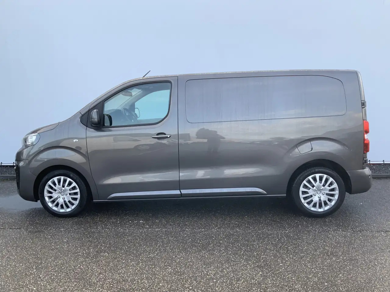 Peugeot Expert 227S 2.0 BlueHDI 180 Premium Pack Automaat Airco C - 无侧窗厢式货车:图3 Peugeot Expert 227S 2.0 BlueHDI 180 Premium Pack Automaat Airco C - 无侧窗厢式货车:图3