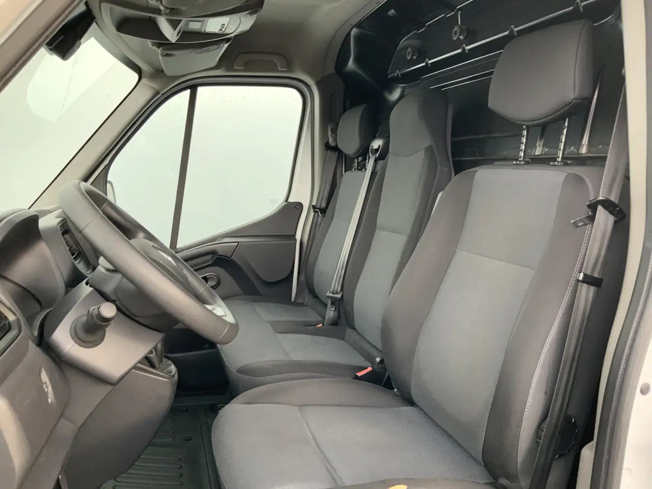 Renault Master T35 2.3 dCi 135 L2H2 Airco Cruise 3 Zits Camera Na - 无侧窗厢式货车:图4 Renault Master T35 2.3 dCi 135 L2H2 Airco Cruise 3 Zits Camera Na - 无侧窗厢式货车:图4