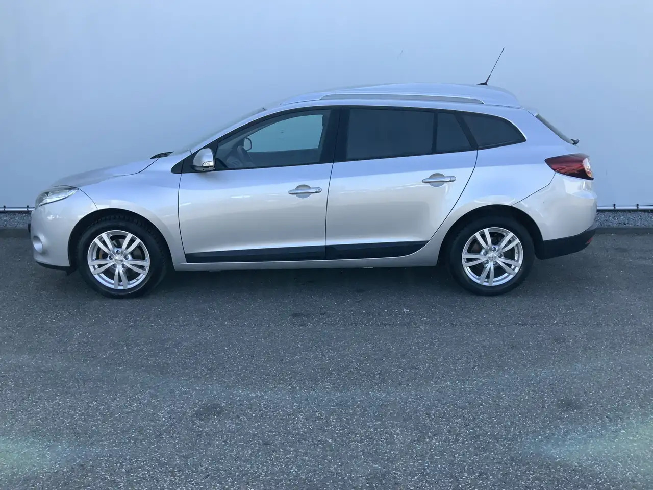 Renault Megane 1.5 dCi Expression Airco Navi Grijs Kenteken Euro - 汽车:图3 Renault Megane 1.5 dCi Expression Airco Navi Grijs Kenteken Euro - 汽车:图3