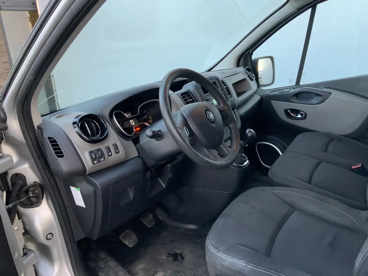 Renault Trafic 1.6 dCi T29 L2H1 Comfort Airco Cruise 3 Zits EXPOR - 无侧窗厢式货车:图5 Renault Trafic 1.6 dCi T29 L2H1 Comfort Airco Cruise 3 Zits EXPOR - 无侧窗厢式货车:图5