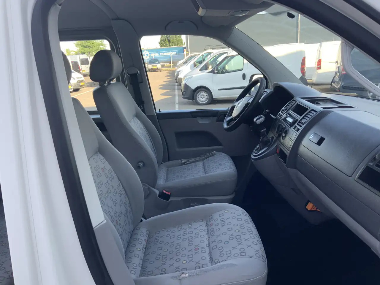 Volkswagen T5 Transporter 2.5 TDI 300 Budgetline Automaat DubCab Airco Trekh - 康比货车:图5 Volkswagen T5 Transporter 2.5 TDI 300 Budgetline Automaat DubCab Airco Trekh - 康比货车:图5