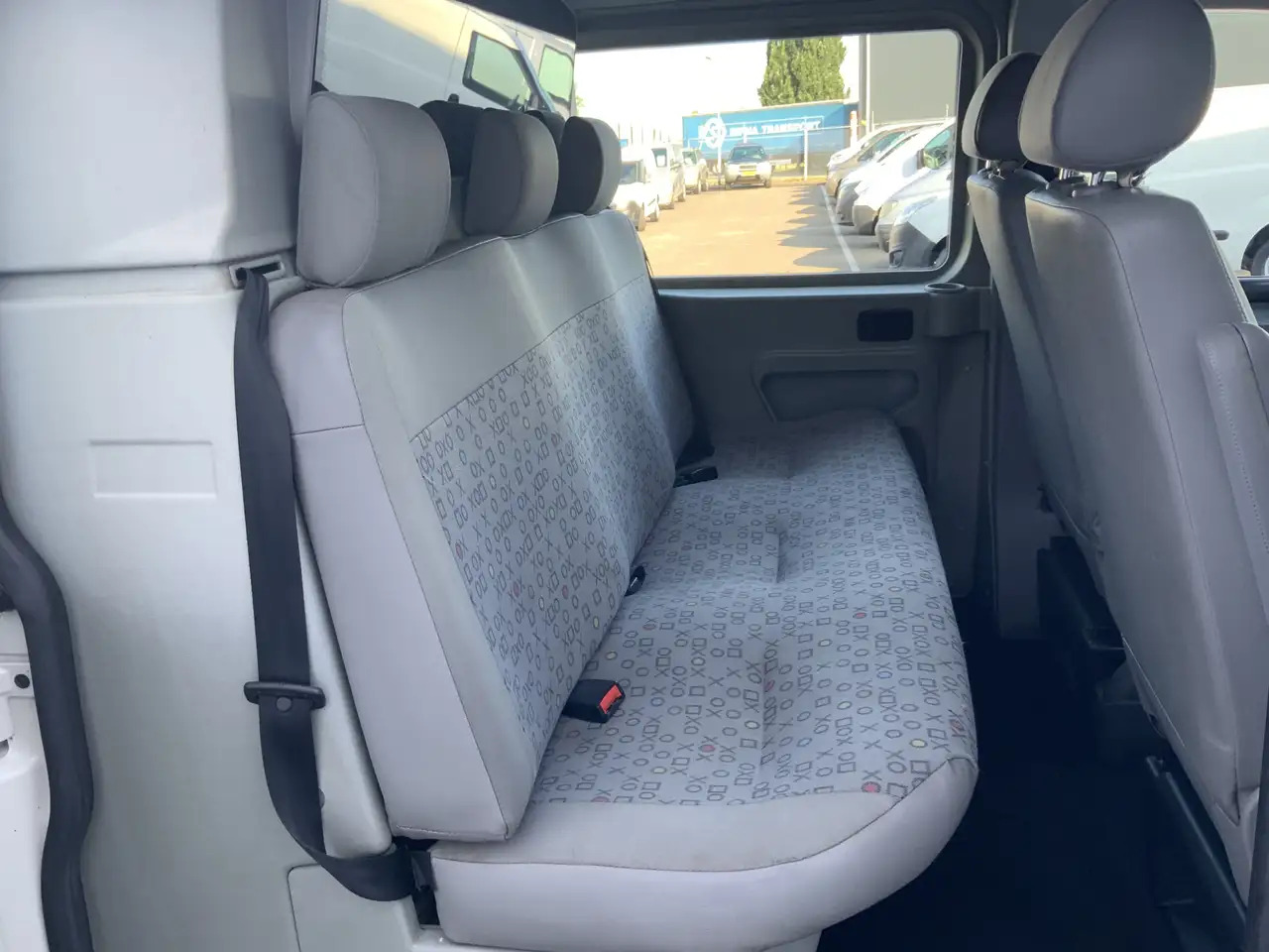 Volkswagen T5 Transporter 2.5 TDI 300 Budgetline Automaat DubCab Airco Trekh - 康比货车:图4 Volkswagen T5 Transporter 2.5 TDI 300 Budgetline Automaat DubCab Airco Trekh - 康比货车:图4