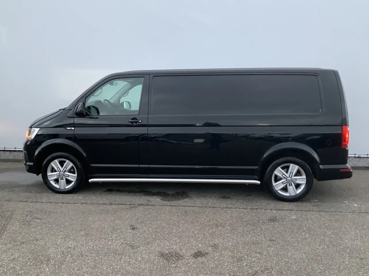Volkswagen T6 Transporter 2.0 TDI L2H2 Highline Automaat Airco Cruise Navi A - 无侧窗厢式货车:图3 Volkswagen T6 Transporter 2.0 TDI L2H2 Highline Automaat Airco Cruise Navi A - 无侧窗厢式货车:图3