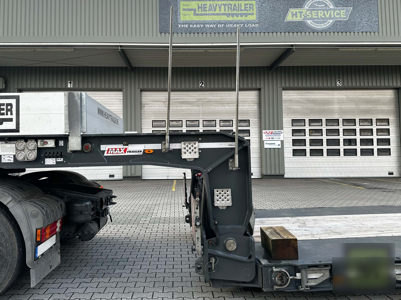 Faymonville MAX Trailer 3-Achs-Tiefbett mit Pendelachsen - 低装载半拖车:图4 Faymonville MAX Trailer 3-Achs-Tiefbett mit Pendelachsen - 低装载半拖车:图4