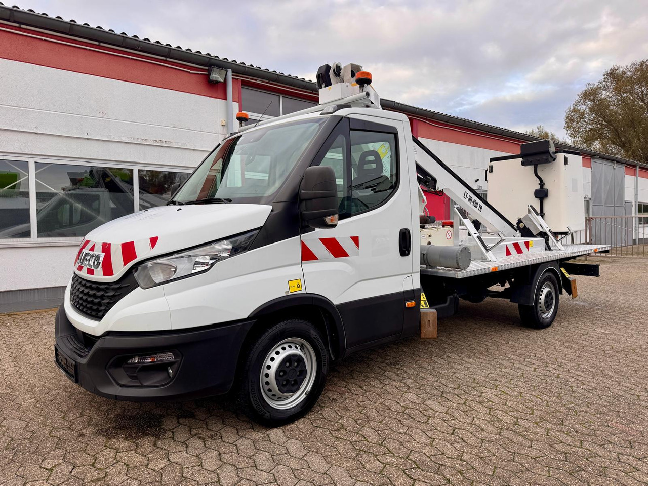 IVECO Daily 35S14 Arbeitsbühne Time France LT 36-130-TB EURO 6D - 空中平台:图1 IVECO Daily 35S14 Arbeitsbühne Time France LT 36-130-TB EURO 6D - 空中平台:图1