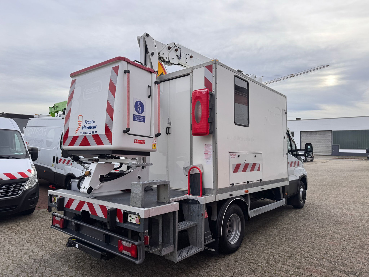IVECO Daily 70C18 Hubarbeitsbühne Steiger France Elevateur 172 CPL EURO 6C - 车载空中平台:图4 IVECO Daily 70C18 Hubarbeitsbühne Steiger France Elevateur 172 CPL EURO 6C - 车载空中平台:图4