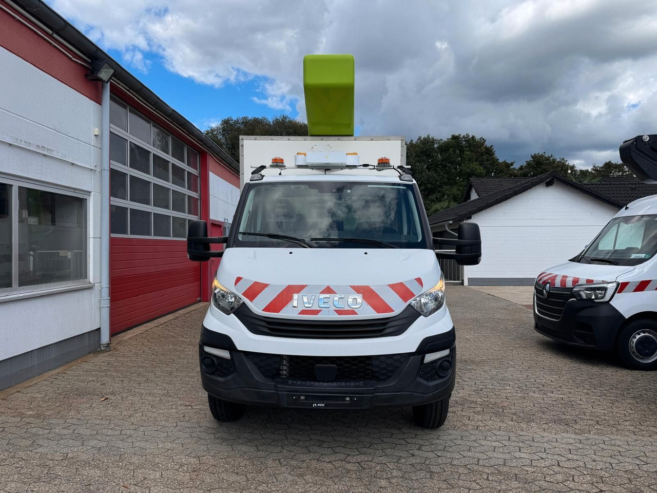 Iveco 70C18 Hubarbeitsbühne France Elevateur 172 CPL - 车载空中平台:图2 Iveco 70C18 Hubarbeitsbühne France Elevateur 172 CPL - 车载空中平台:图2