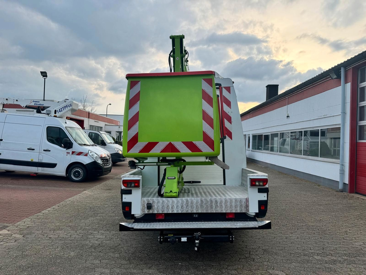 Iveco Daily 70C15 Steiger France Elevateur 172 TPFcc - 车载空中平台:图5 Iveco Daily 70C15 Steiger France Elevateur 172 TPFcc - 车载空中平台:图5