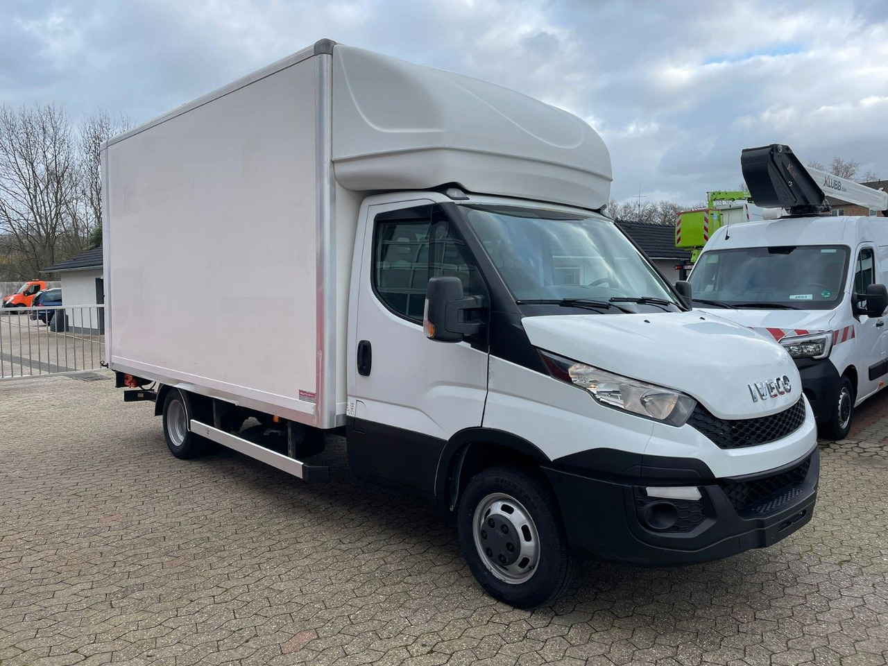 Iveco Daily Koffer 4.2m Ladebordwand Dhollandia Klima - 厢式货车:图3 Iveco Daily Koffer 4.2m Ladebordwand Dhollandia Klima - 厢式货车:图3