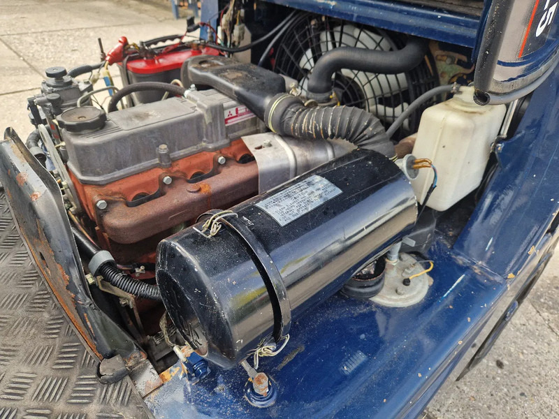 柴油叉车 Caterpillar DP25K met breed vorkenbord:图7 柴油叉车 Caterpillar DP25K met breed vorkenbord:图7