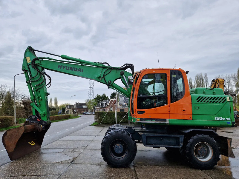 Hyundai Robex 160W-9A met 6-cilinder Cummins motor - 轮式挖掘机:图1 Hyundai Robex 160W-9A met 6-cilinder Cummins motor - 轮式挖掘机:图1