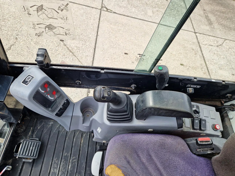 小型挖掘机 Kubota KX019-4 CW05 met 2 bakken：图9