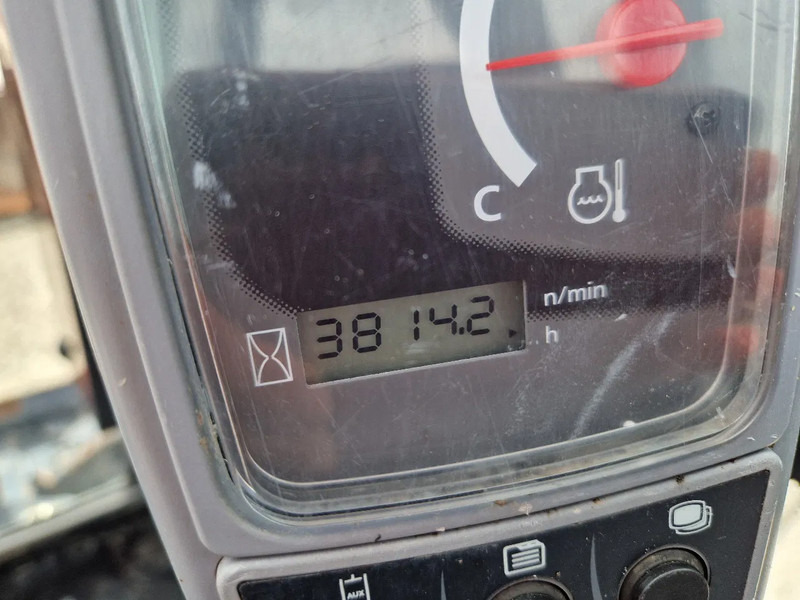 小型挖掘机 Kubota KX019-4 CW05 met 2 bakken：图10