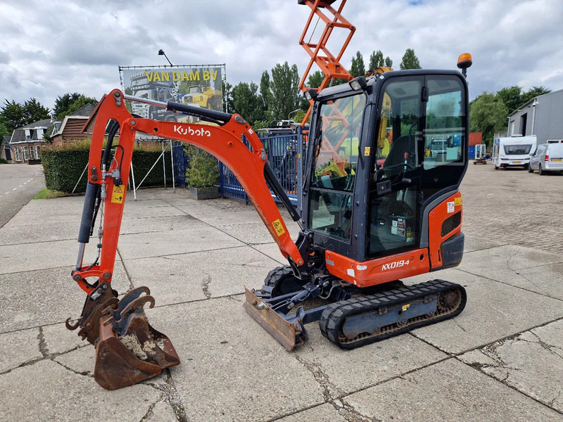 Kubota KX019-4 CW05 met 2 bakken - 小型挖掘机:图1 Kubota KX019-4 CW05 met 2 bakken - 小型挖掘机:图1