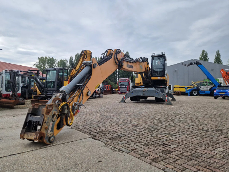 Liebherr A 920 Litronic - 垃圾/ 工业叉装车:图3 Liebherr A 920 Litronic - 垃圾/ 工业叉装车:图3