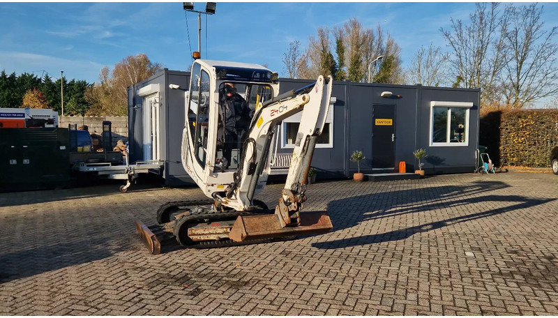 WACKER NEUSON 2404RD kan op een (berg)helling draaien - 小型挖掘机:图1 WACKER NEUSON 2404RD kan op een (berg)helling draaien - 小型挖掘机:图1