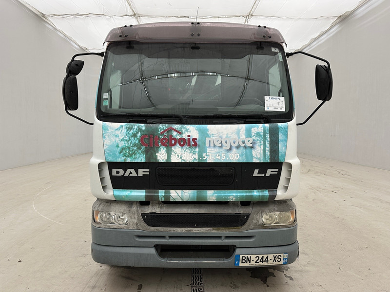 DAF LF55.210 - 栏板式/ 平板卡车, 起重车:图2 DAF LF55.210 - 栏板式/ 平板卡车, 起重车:图2