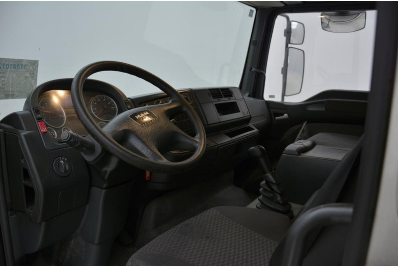 Interior photo 1: 厢式卡车 MAN TGL 8.180