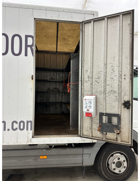 Mercedes-Benz Atego 1018 - 厢式卡车:图4 Mercedes-Benz Atego 1018 - 厢式卡车:图4