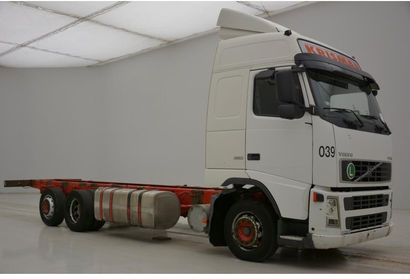 Volvo FH12.380 - 6x2 Globetrotter - 驾驶室底盘卡车:图2 Volvo FH12.380 - 6x2 Globetrotter - 驾驶室底盘卡车:图2